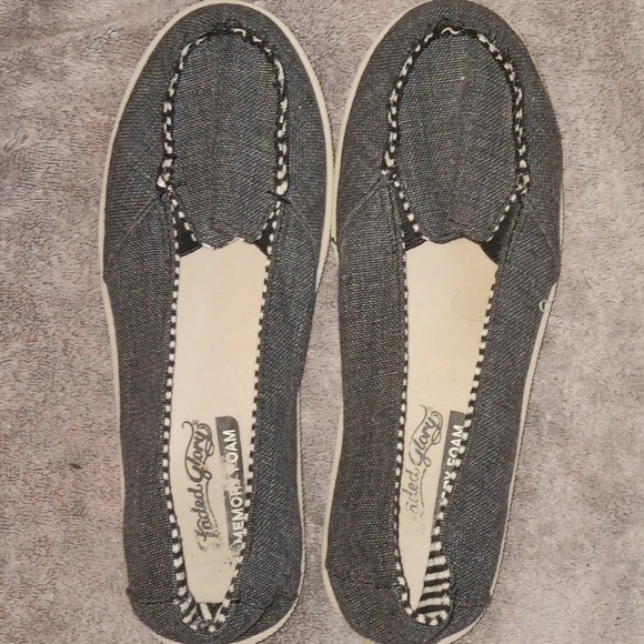 Size 7 loafers - Picture 1 of 4